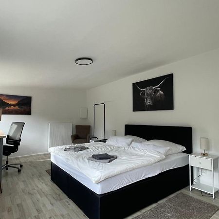 Apartmán Oase Im Gruenen Hinterhof, Eg, Ruhe, Terrasse, Carport, Free Paytv, Kaffee&Tee, Fahrraeder Duisburg Exteriér fotografie