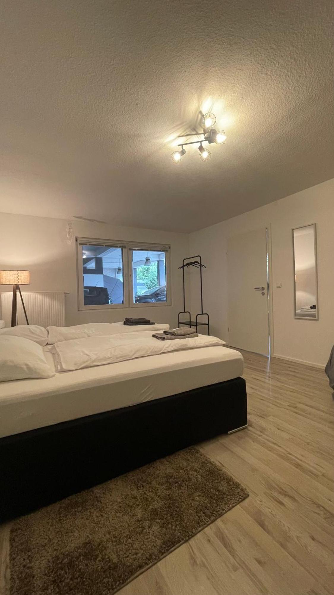 Apartmán Oase Im Gruenen Hinterhof, Eg, Ruhe, Terrasse, Carport, Free Paytv, Kaffee&Tee, Fahrraeder Duisburg Exteriér fotografie