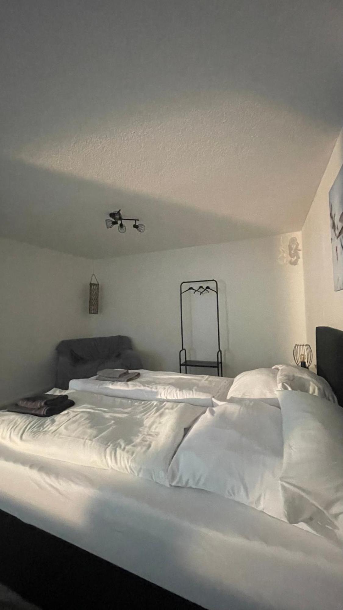 Apartmán Oase Im Gruenen Hinterhof, Eg, Ruhe, Terrasse, Carport, Free Paytv, Kaffee&Tee, Fahrraeder Duisburg Exteriér fotografie